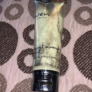 Wen by Chaz Dean. Sweet Almond Mint Anti-frizz styling cream. New 4 fl oz 120 ml